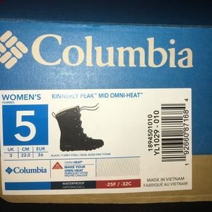 New with tags size 5 women’s Columbia brand boots